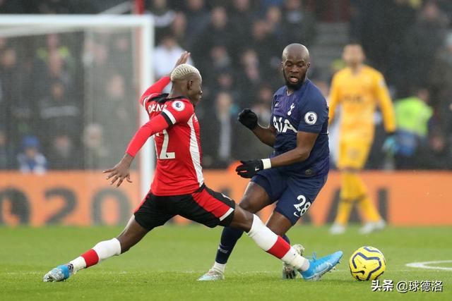  莱切战术纪律严明，客场逼平前列球队  