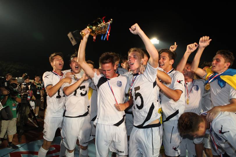  球星公益走进校园，篮球梦想照亮少年未来