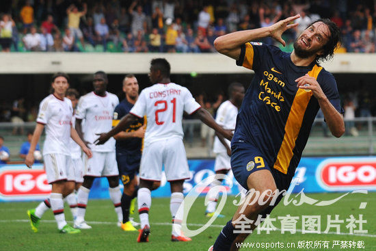  老将宝刀未老，头球攻门技惊四座