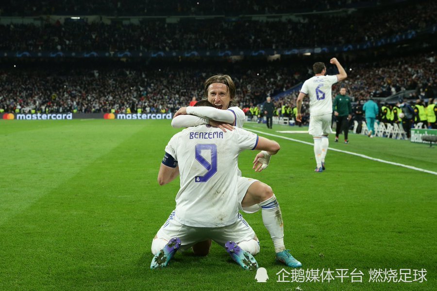  梅德韦杰夫直落三盘卫冕成功