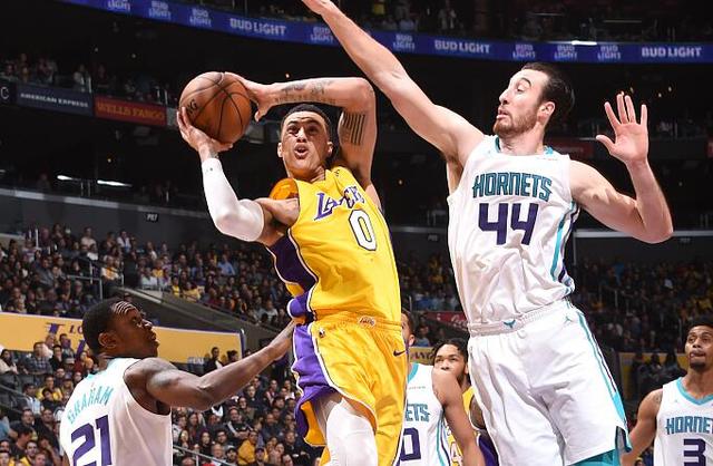  黄蜂鲍尔全面发挥战胜奇才队