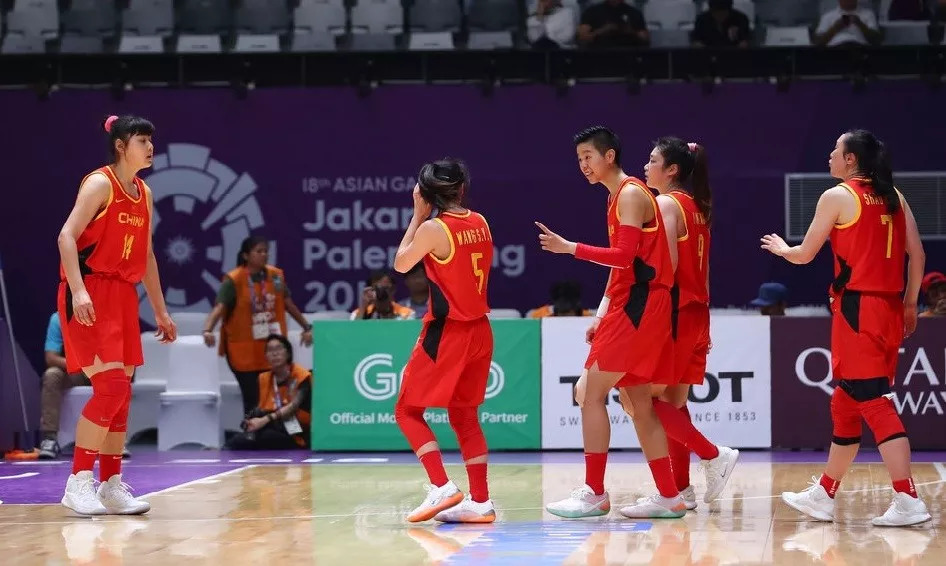  中国女篮热身赛，大比分击败澳大利亚练兵